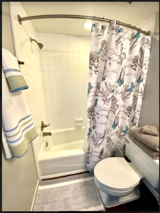 Private Bedroom Suite - Communal House Near Integris 奧克拉荷馬 外观 照片
