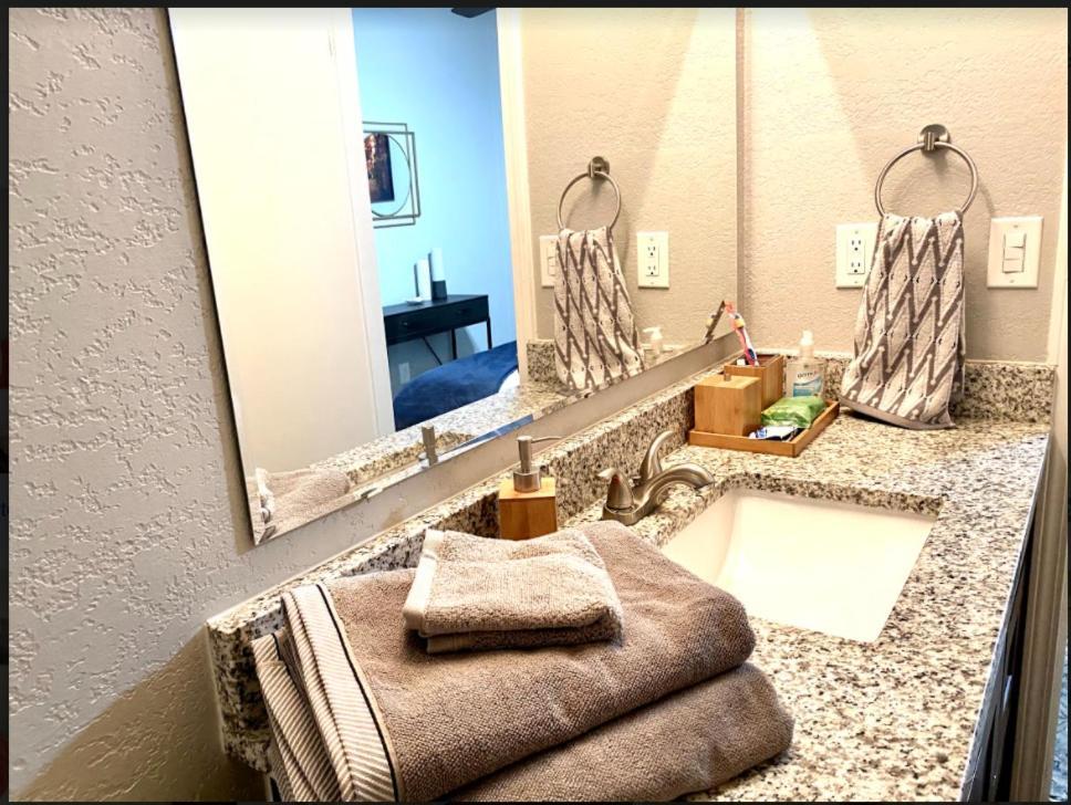 Private Bedroom Suite - Communal House Near Integris 奧克拉荷馬 外观 照片