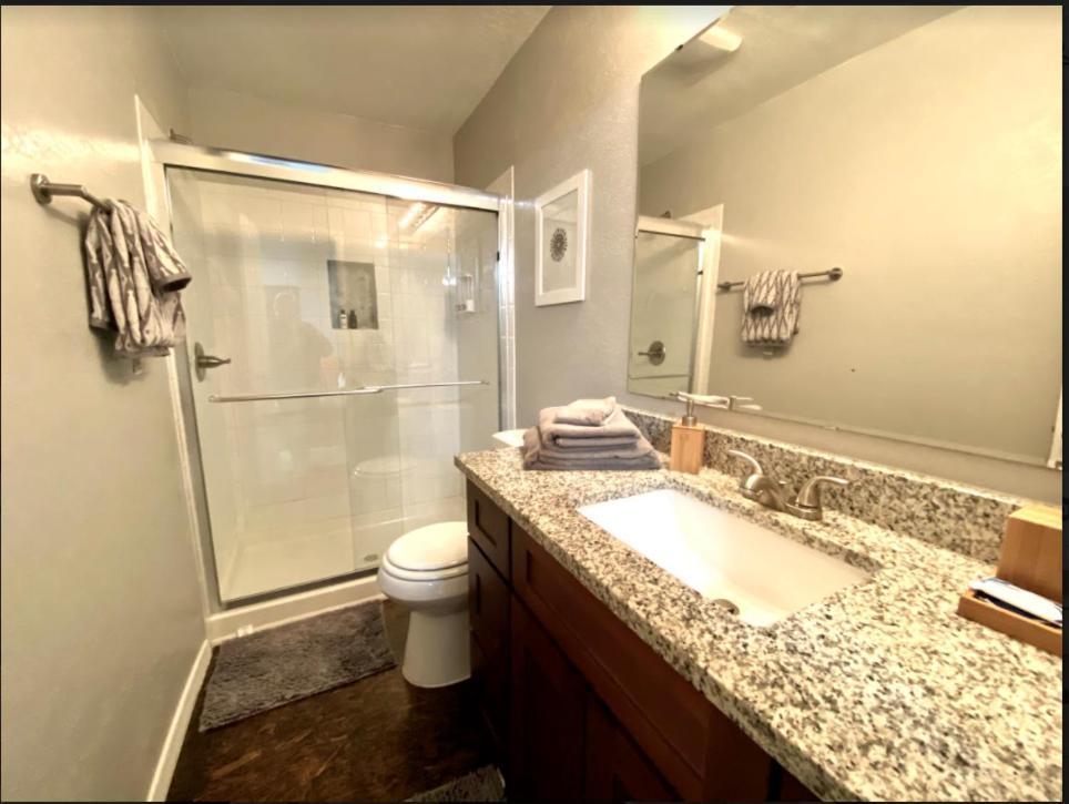 Private Bedroom Suite - Communal House Near Integris 奧克拉荷馬 外观 照片