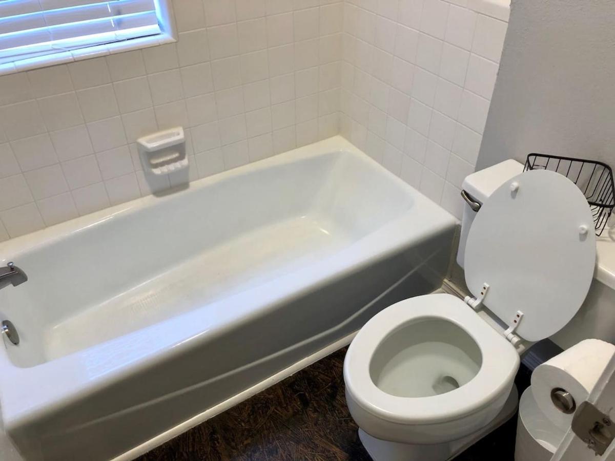 Private Bedroom Suite - Communal House Near Integris 奧克拉荷馬 外观 照片